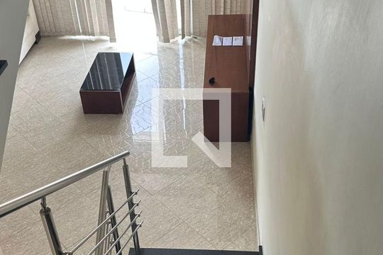 Sala de casa de condomínio para alugar com 3 quartos, 280m² em Parque Santana, Mogi das Cruzes