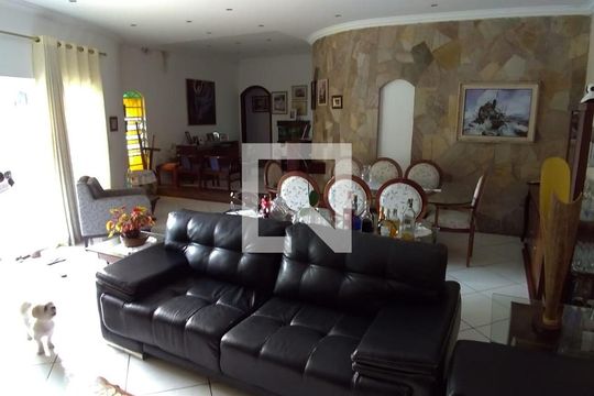 Sala de casa para alugar com 4 quartos, 366m² em Bairro dos Casa, São Bernardo do Campo