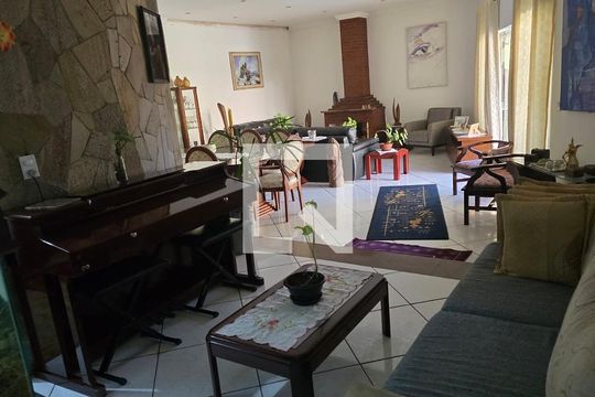 Sala de casa para alugar com 4 quartos, 366m² em Bairro dos Casa, São Bernardo do Campo