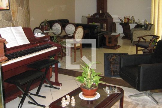 Sala de casa para alugar com 4 quartos, 366m² em Bairro dos Casa, São Bernardo do Campo
