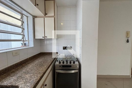 Cozinha de casa para alugar com 2 quartos, 230m² em Sumaré, São Paulo
