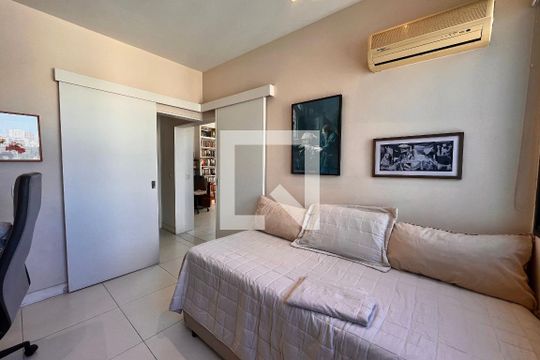 Quarto 1 de apartamento à venda com 2 quartos, 70m² em Gávea, Rio de Janeiro