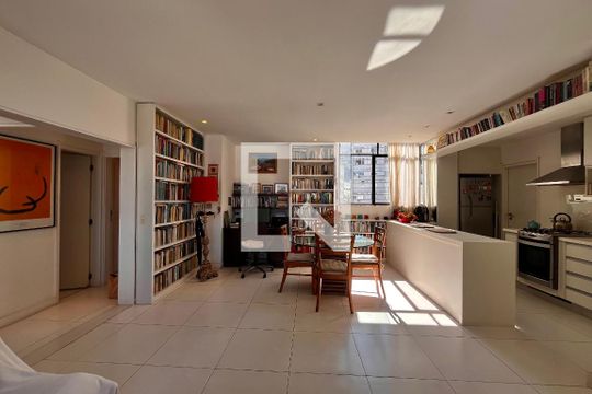 Sala de apartamento à venda com 2 quartos, 70m² em Gávea, Rio de Janeiro
