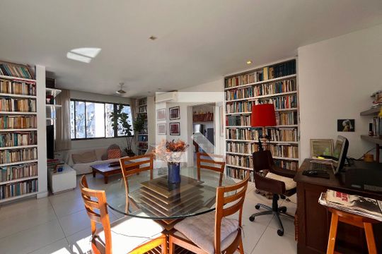 Sala de apartamento à venda com 2 quartos, 70m² em Gávea, Rio de Janeiro