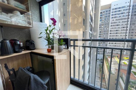 Varanda da sala de apartamento para alugar com 2 quartos, 44m² em Butantã, São Paulo