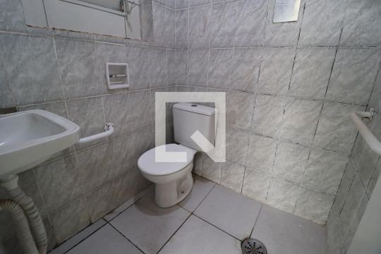 Banheiro do Quarto 1 de apartamento para alugar com 2 quartos, 55m² em Lídice, Uberlândia
