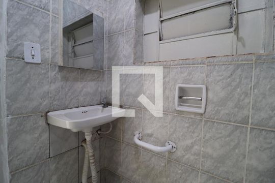 Banheiro do Quarto 1 de apartamento para alugar com 2 quartos, 55m² em Lídice, Uberlândia
