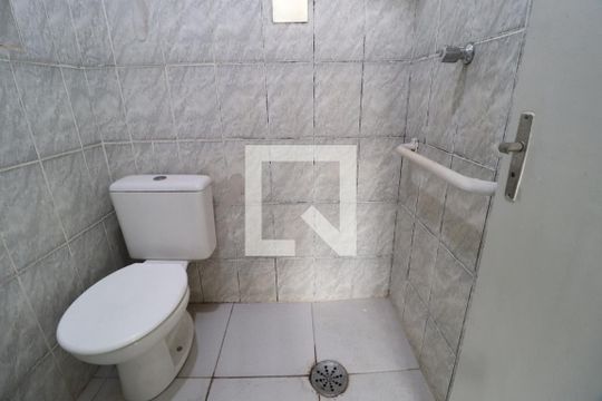 Banheiro do Quarto 1 de apartamento para alugar com 2 quartos, 55m² em Lídice, Uberlândia