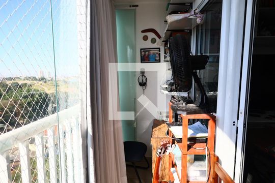 Sala de apartamento à venda com 2 quartos, 55m² em Quitaúna, Osasco
