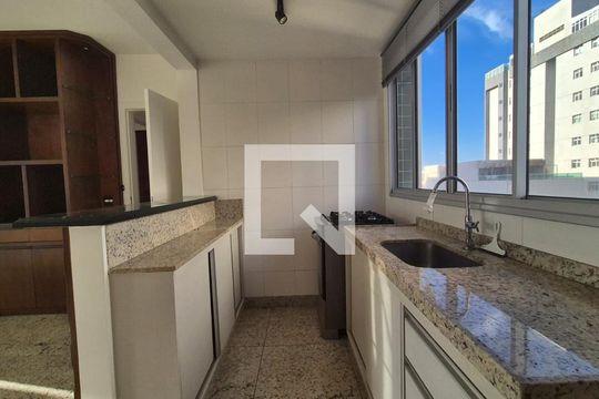 Cozinha de apartamento para alugar com 2 quartos, 70m² em Santa Efigênia, Belo Horizonte