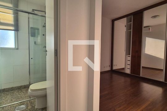 Suíte de apartamento para alugar com 2 quartos, 70m² em Santa Efigênia, Belo Horizonte