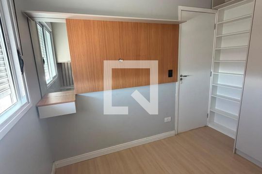 Quarto de apartamento para alugar com 2 quartos, 54m² em Pousada dos Bandeirantes, Carapicuíba