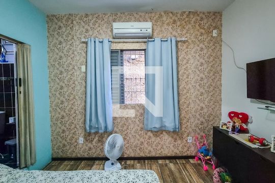Quarto 1 de casa à venda com 3 quartos, 200m² em Brás de Pina, Rio de Janeiro