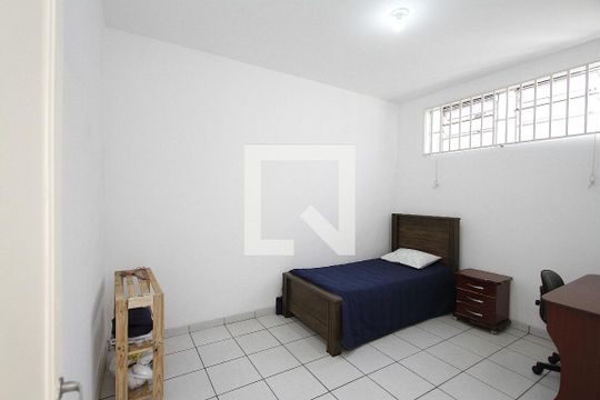 Quarto 1 de casa para alugar com 2 quartos, 72m² em Carlos Prates, Belo Horizonte