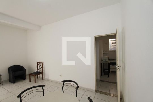 Sala de casa para alugar com 2 quartos, 72m² em Carlos Prates, Belo Horizonte