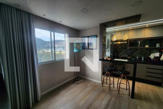 Sala de apartamento para alugar com 1 quarto, 40m² em Jardim Adelfiore, São Paulo