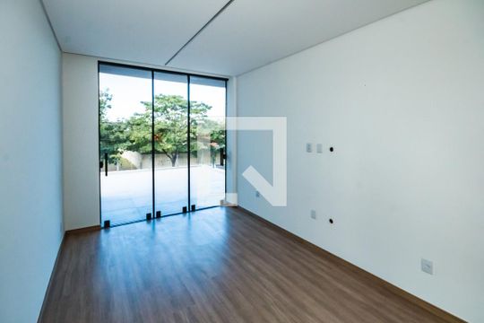 Casa à venda com 4 quartos, 260m² em Bandeirantes (pampulha), Belo Horizonte