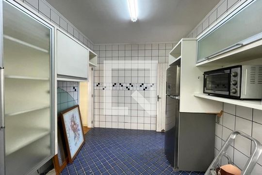 Cozinha de casa à venda com 4 quartos, 253m² em Centro, São Leopoldo