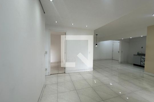 Sala de apartamento para alugar com 2 quartos, 76m² em Jardim Tupanci, Barueri