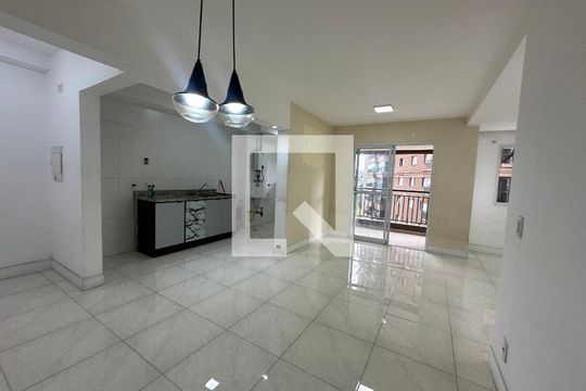 Sala de apartamento para alugar com 2 quartos, 76m² em Jardim Tupanci, Barueri