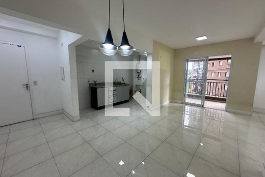 Sala de apartamento para alugar com 2 quartos, 76m² em Jardim Tupanci, Barueri