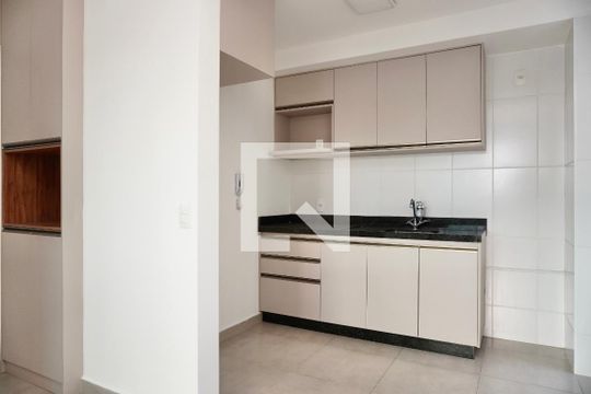 Cozinha e Área de Serviço de apartamento para alugar com 2 quartos, 54m² em Coração Eucarístico, Belo Horizonte