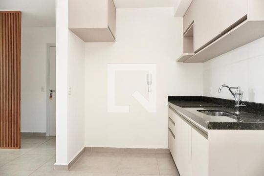 Cozinha e Área de Serviço de apartamento para alugar com 2 quartos, 54m² em Coração Eucarístico, Belo Horizonte
