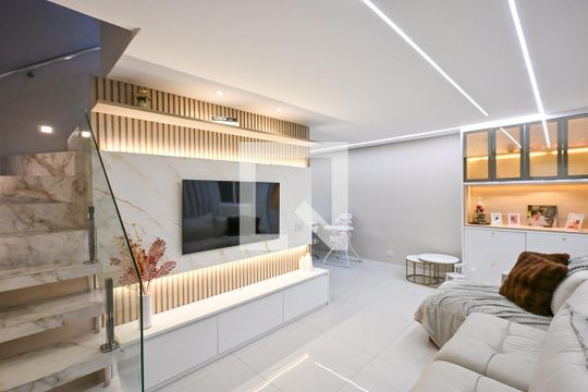 Casa para alugar com 3 quartos, 160m² em Jardim Wanda, Taboão da Serra