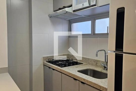 Cozinha de apartamento para alugar com 1 quarto, 40m² em São Pedro, Belo Horizonte