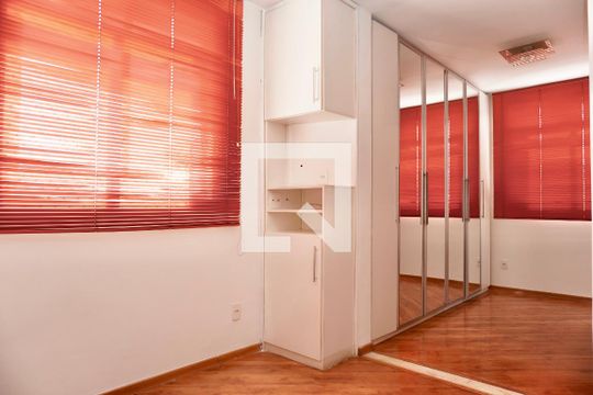Suíte  de apartamento à venda com 3 quartos, 132m² em Coração Eucarístico, Belo Horizonte