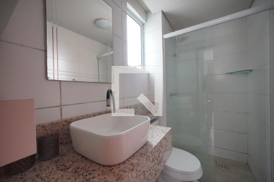 Banheiro da Suíte de apartamento para alugar com 3 quartos, 75m² em Pagani, Palhoça
