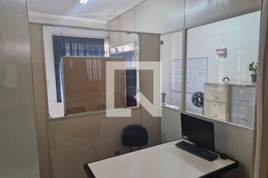 Casa à venda com 3 quartos, 350m² em Parque São Jorge, São Paulo