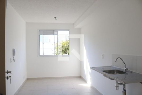 Sala e Cozinha Integrada de apartamento para alugar com 1 quarto, 26m² em Parque Industrial Tomas Edson, São Paulo