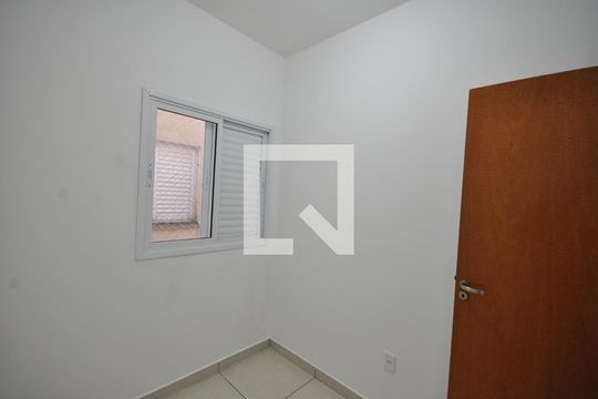 Quarto 2 de apartamento para alugar com 2 quartos, 45m² em Vila Albertina, São Paulo