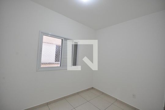 Quarto 1 de apartamento para alugar com 2 quartos, 45m² em Vila Albertina, São Paulo