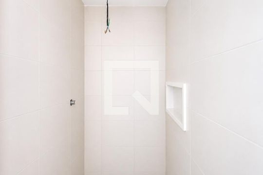 Banheiro de apartamento à venda com 1 quarto, 58m² em Vila Yara, Osasco