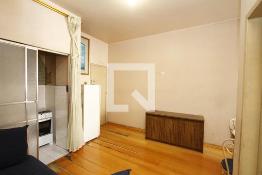 Sala de kitnet/studio para alugar com 1 quarto, 47m² em Centro, Belo Horizonte