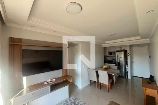 Sala de apartamento para alugar com 2 quartos, 50m² em Jardim Elizabete, Embu das Artes