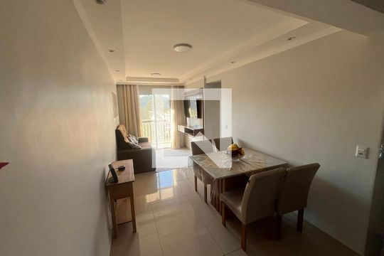 Sala de apartamento para alugar com 2 quartos, 50m² em Jardim Elizabete, Embu das Artes