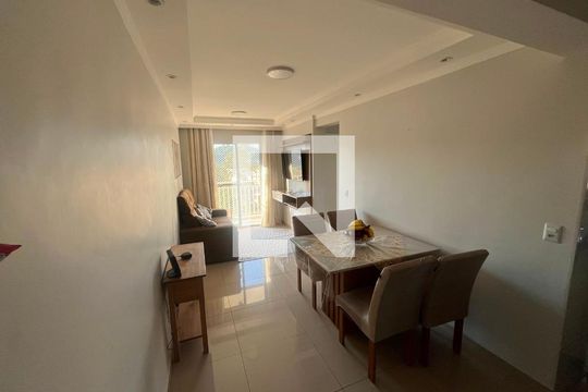 Sala de apartamento para alugar com 2 quartos, 50m² em Jardim Elizabete, Embu das Artes