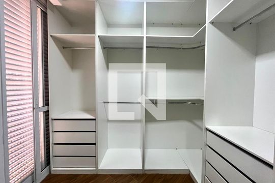 Closet da suíte de apartamento para alugar com 2 quartos, 88m² em Cidade Jardim, Campinas