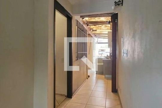 Corredor de casa à venda com 2 quartos, 161m² em Parque Assuncao, Taboão da Serra