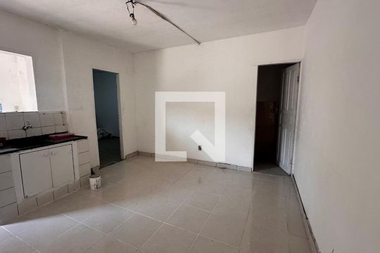 Cozinha de casa para alugar com 2 quartos, 100m² em Jardim Neide, São Paulo