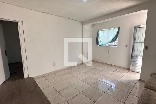 Sala de casa para alugar com 2 quartos, 100m² em Jardim Neide, São Paulo