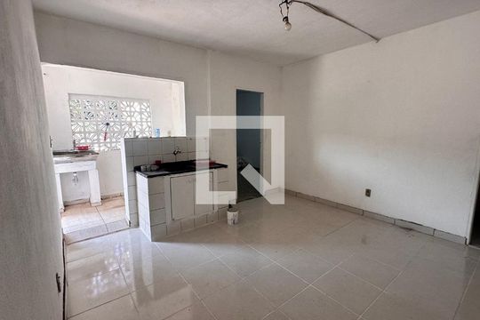 Cozinha de casa para alugar com 2 quartos, 100m² em Jardim Neide, São Paulo