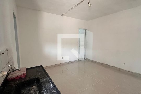 Cozinha de casa para alugar com 2 quartos, 100m² em Jardim Neide, São Paulo