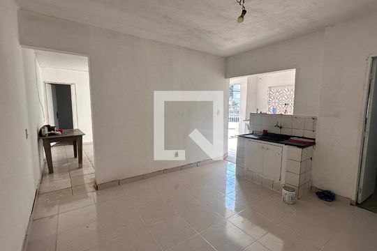 Cozinha de casa para alugar com 2 quartos, 100m² em Jardim Neide, São Paulo