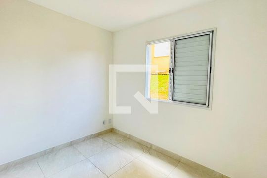 Quarto de apartamento para alugar com 2 quartos, 50m² em Jardim Isis, Cotia