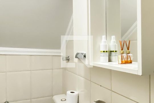Lavabo  de casa à venda com 3 quartos, 155m² em Jardim Triana, São Paulo
