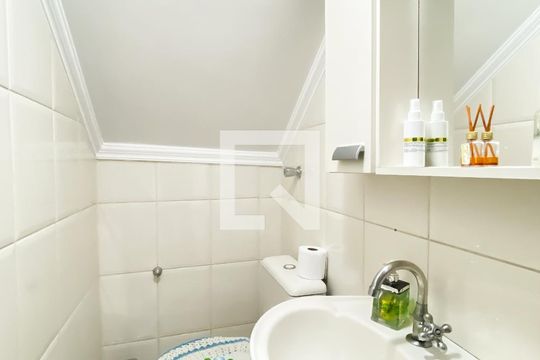 Lavabo  de casa à venda com 3 quartos, 155m² em Jardim Triana, São Paulo
